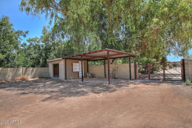 HOrse StableTackroom-041-026-1500x1000