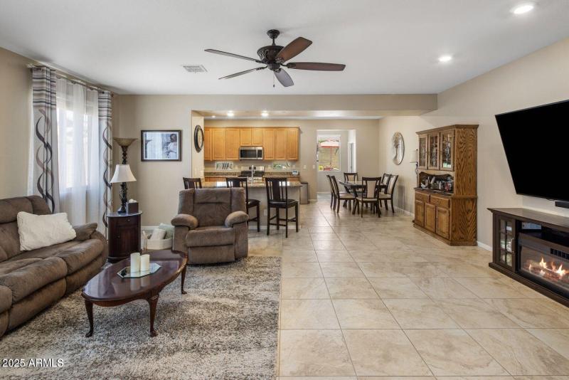 ENTRY TO BACK OF HOME