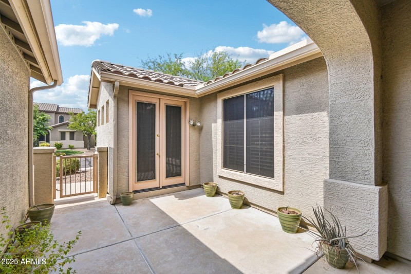 Couryard access to Casita