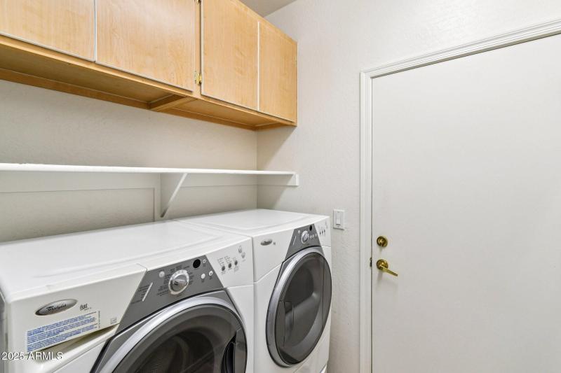 Laundry w/cabinets