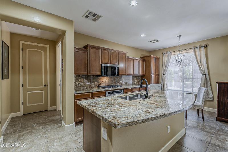 K27-web-or-mls-Windsor-27