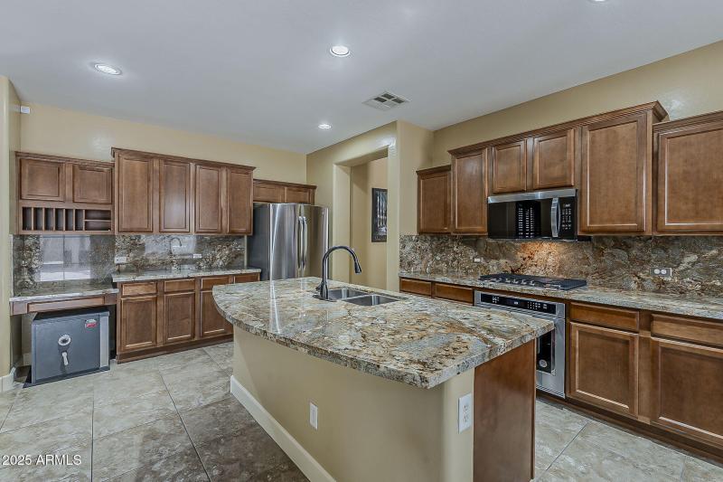 28-web-or-mls-Windsor-28