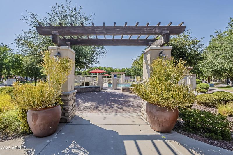 72-web-or-mls-Windsor Community-5