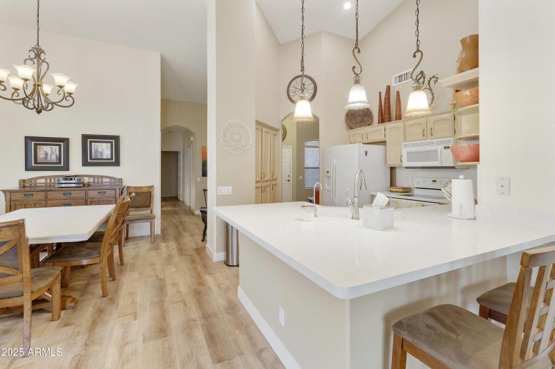 Kitchen with breakfast bar