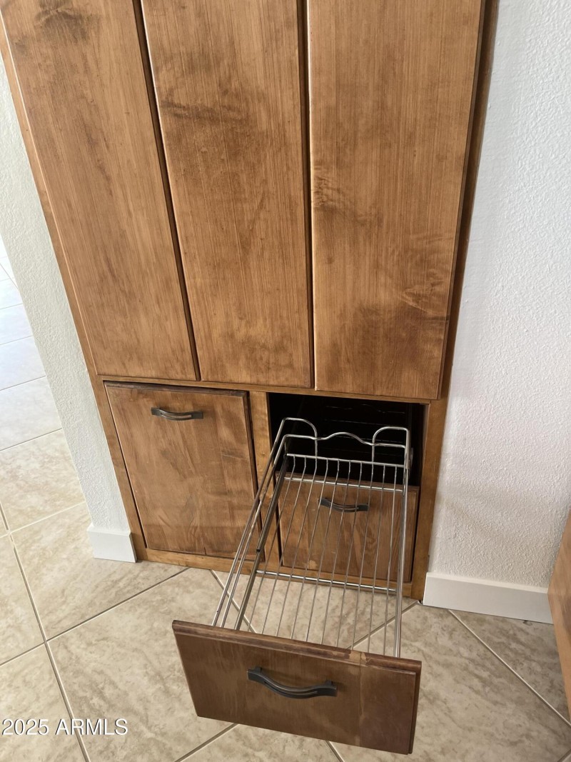 Pantry with Pull-Outs