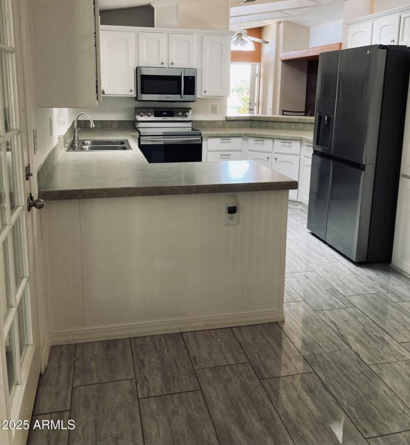 8) 52311-677cb66220928