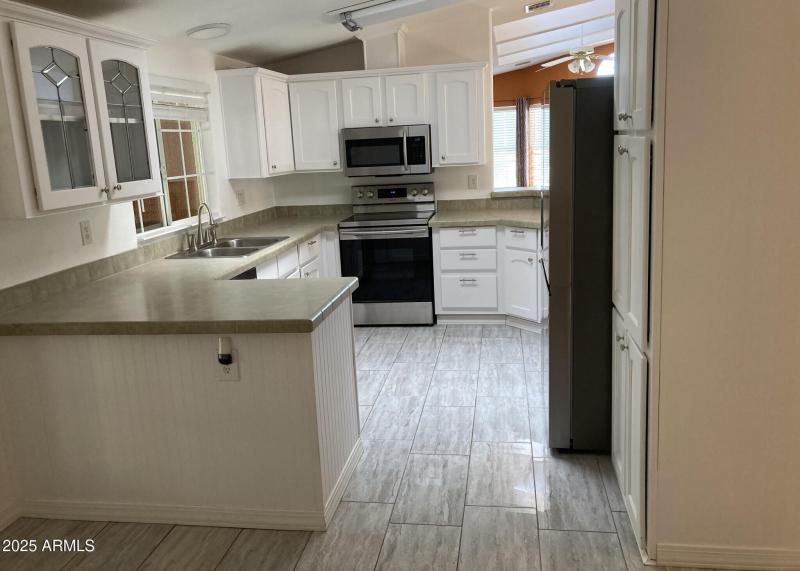 9) 52311-677cb6497cb89