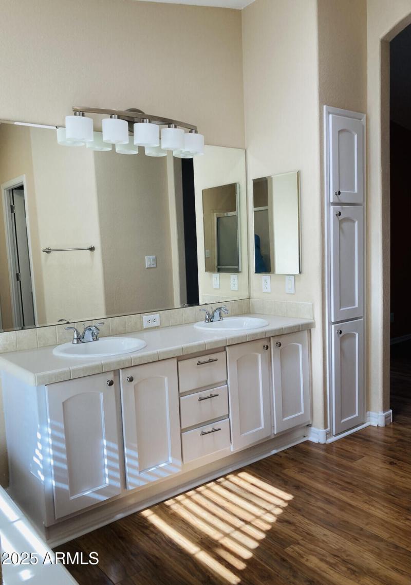 16) 52311-677cb1bac743b