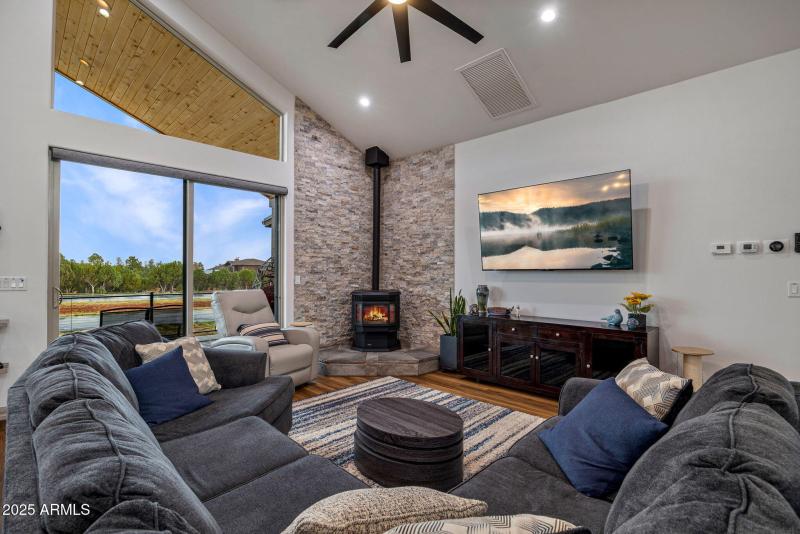 2344HellcatCir-Overgaard-AZ-7