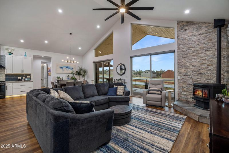 2344HellcatCir-Overgaard-AZ-8