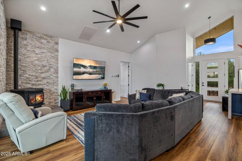 2344HellcatCir-Overgaard-AZ-9