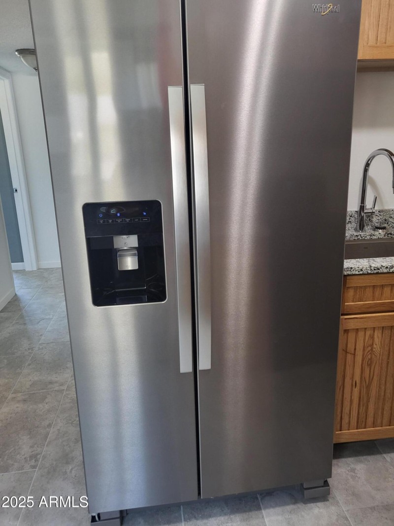 NEW WITH ICE & WATER