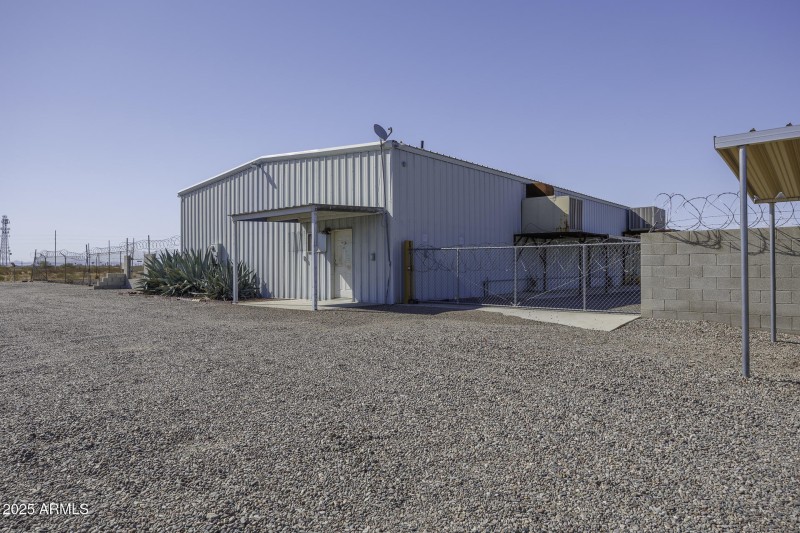 Exterior Front Right