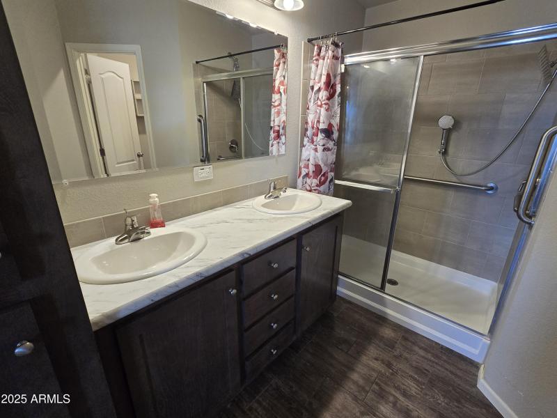 Mesquite Avenue - Primary Bath 1