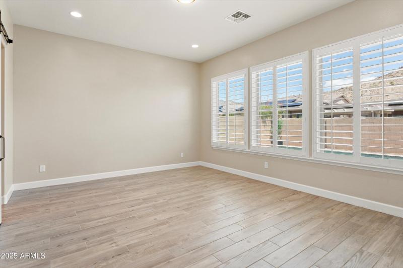 14-21248 W Hillcrest Blvd