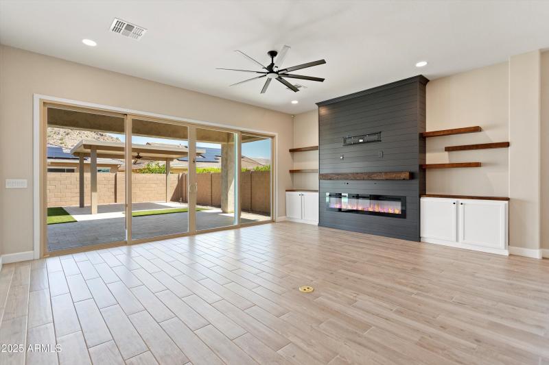 05-21248 W Hillcrest Blvd