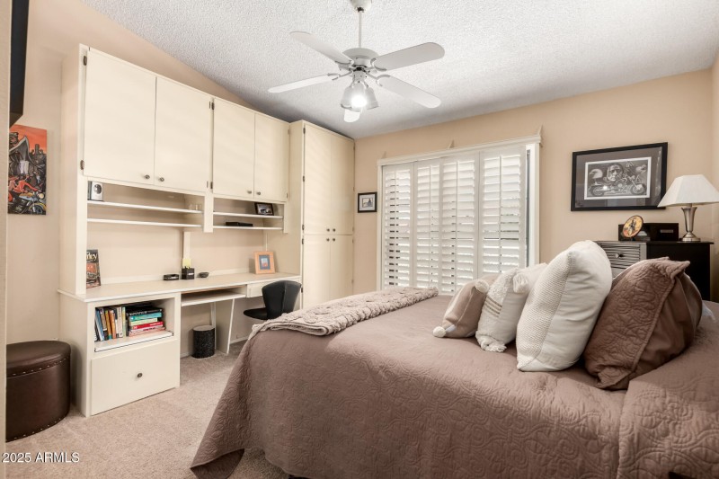 3rd bedroom with desk