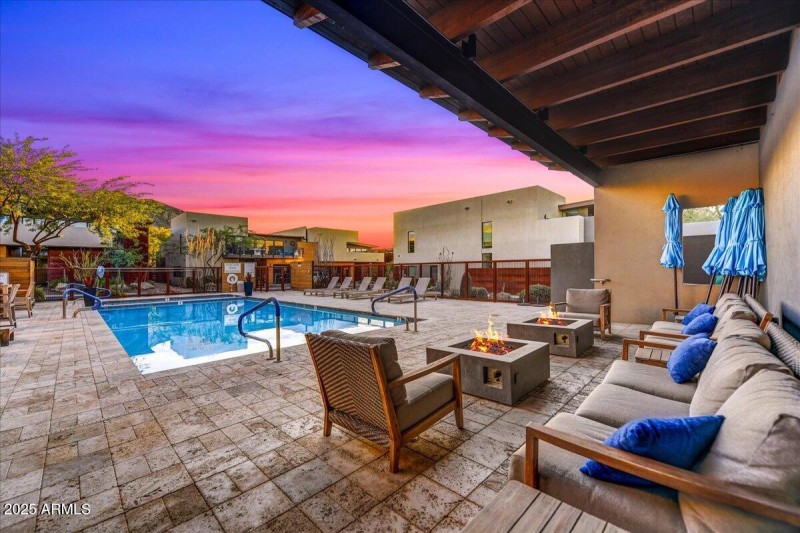 001_22Area Pool Sitting