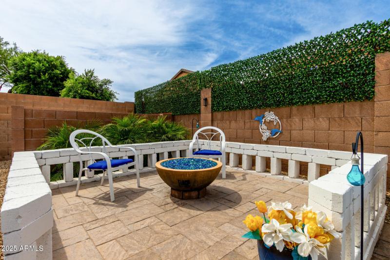 Sitting Area w/firepit