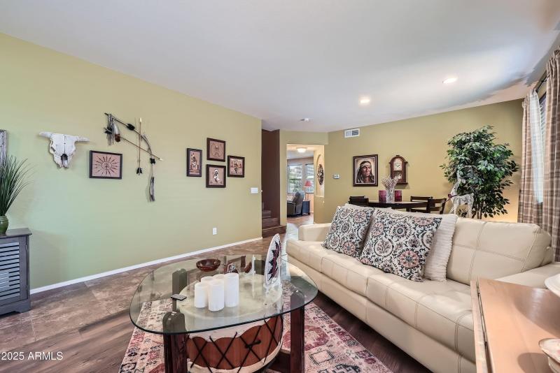 005 - 10 Living Room