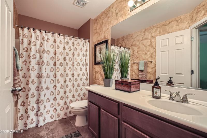 018 - 24 2nd Floor Bathroom