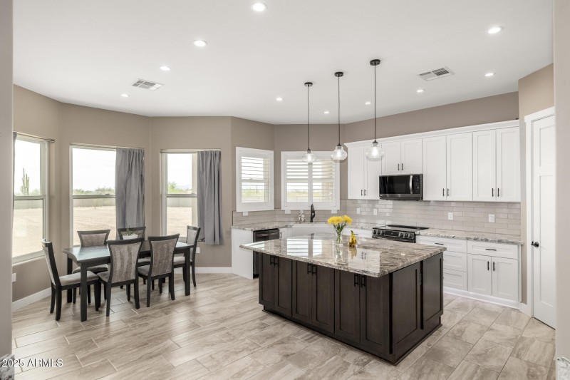 Kitchen/Dining