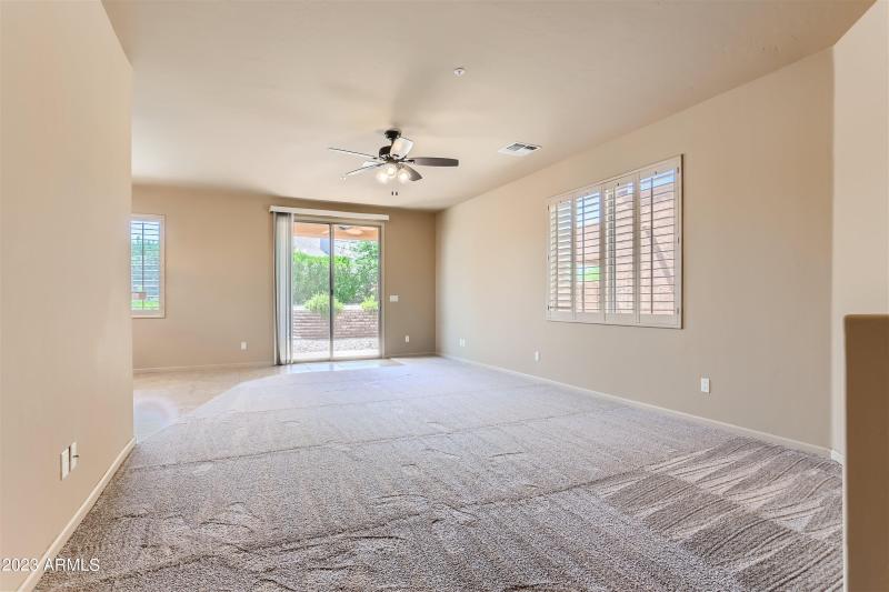 SPACIOUS LIVING ROOM