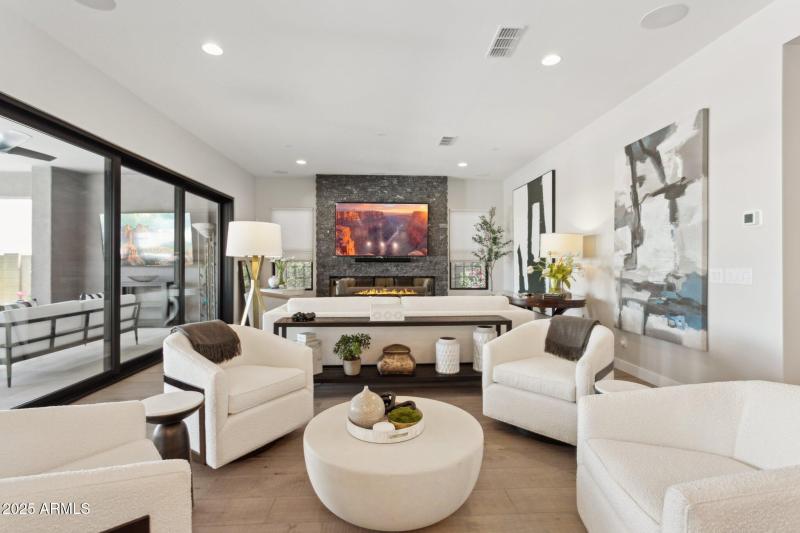 11-web-or-mls-13020-e-de-la-o-rd