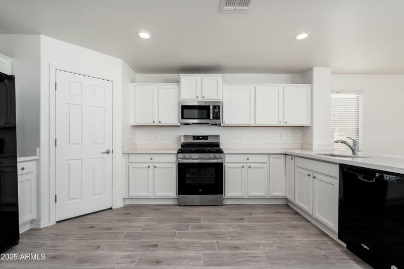 8096 W Rushmore Way - 09