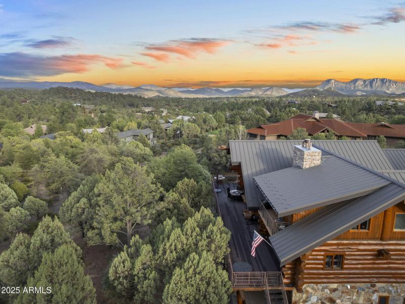 Large deck to entertain