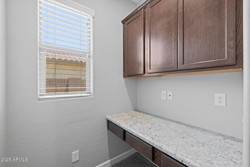 22)TEEN ROOM_POCKET OFFICE