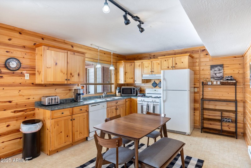 100MainSt-Greer-AZ-37