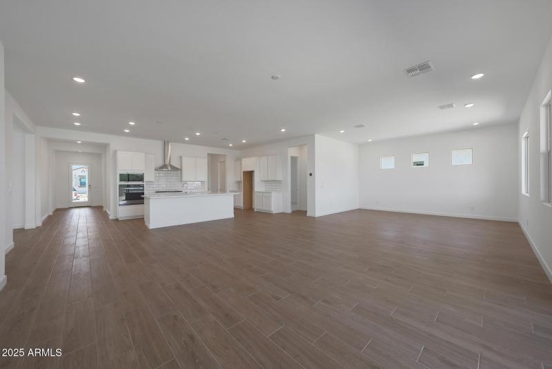 PHX_Landmarke_Lot1203_Crimson_294_Greatr