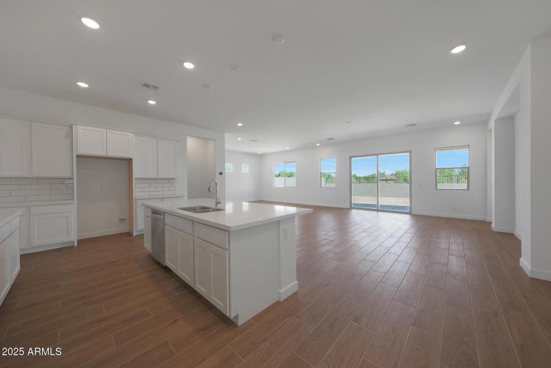 PHX_Landmarke_Lot1203_Crimson_294_Kitche