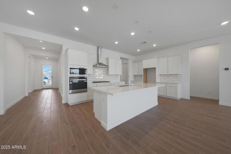 PHX_Landmarke_Lot1203_Crimson_294_Kitche