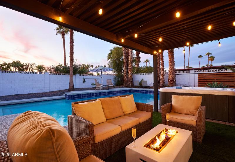 PropertyImageCo_6612EPresidioRd_Twilight