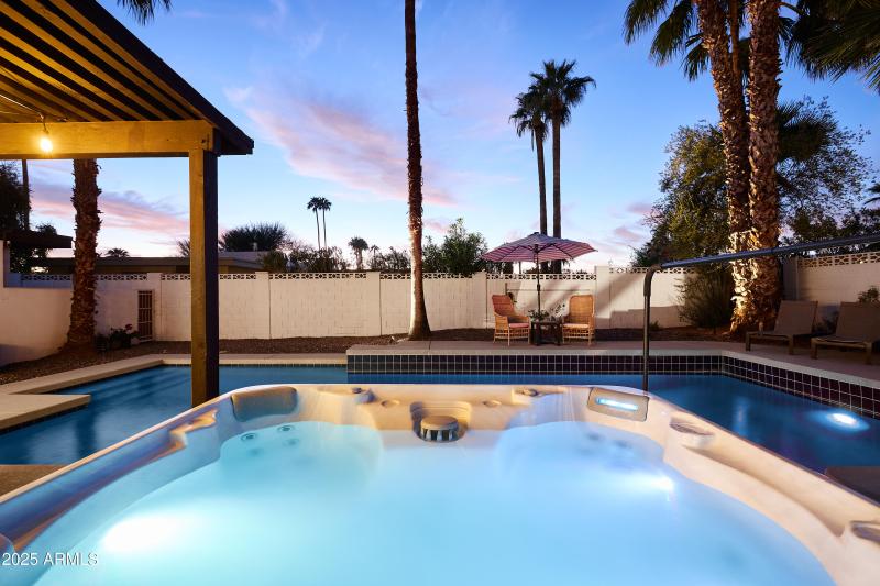 PropertyImageCo_6612EPresidioRd_Twilight