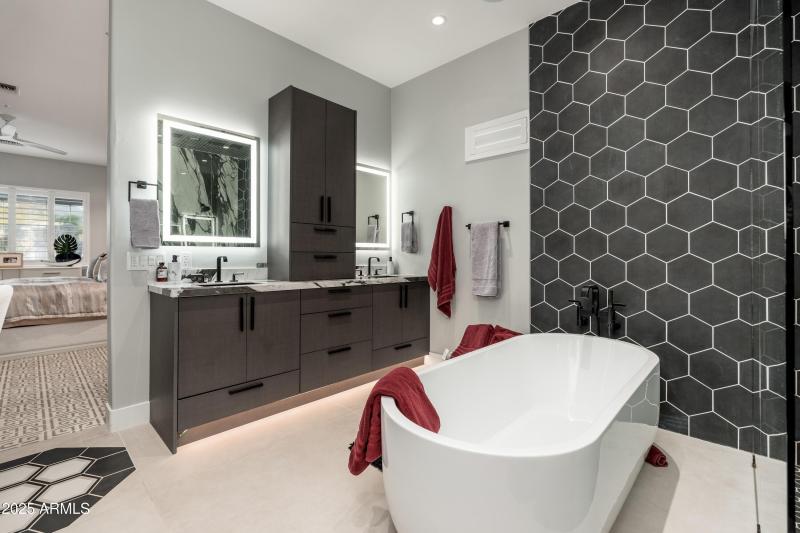 044_Primary Bathroom