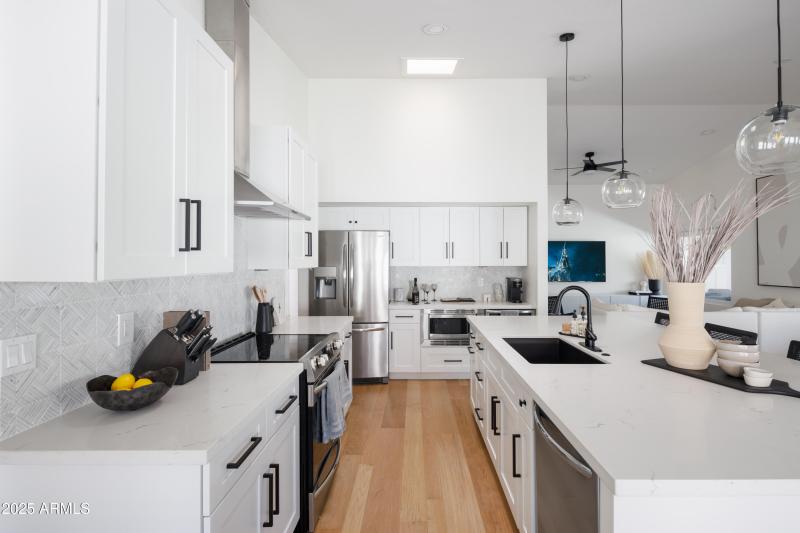 PROPERTYIMAGECO_5502EGrandviewRd_WEB-7