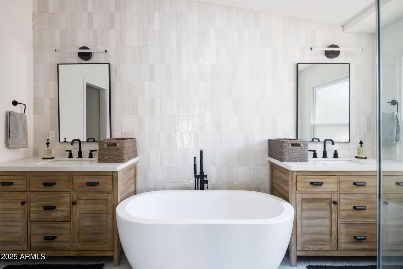 PROPERTYIMAGECO_5502EGrandviewRd_WEB-23