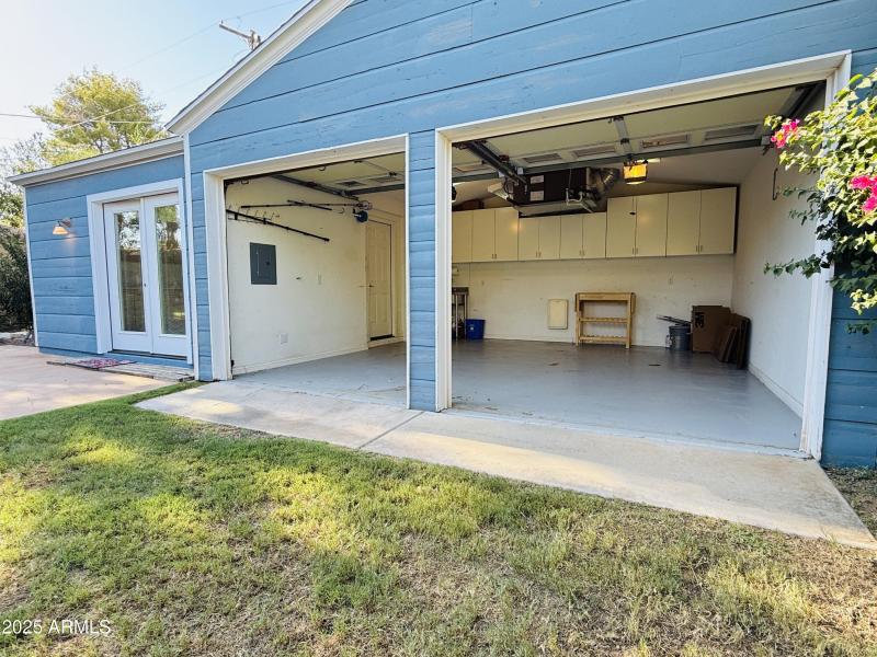 Cooled Garage and Built-In Cabinets
