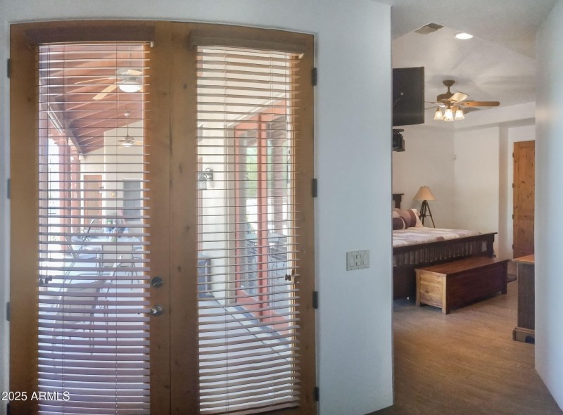 61-web-or-mls-sittingroom