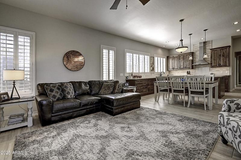 634 W Goldfinch Way (17)