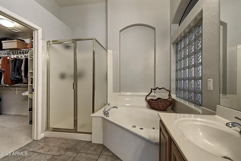 634 W Goldfinch Way (37)