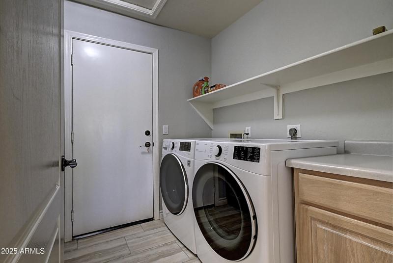 634 W Goldfinch Way (41)