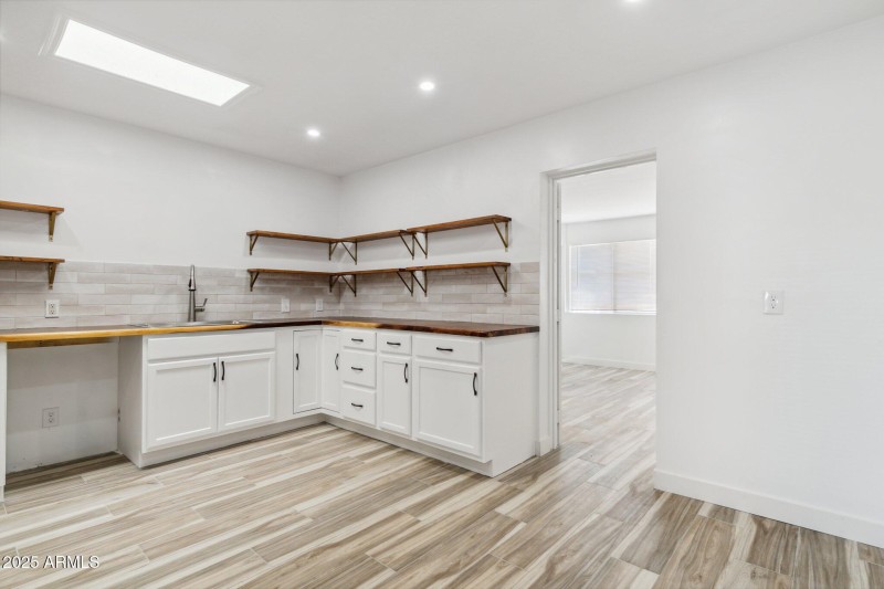 10-web-or-mls-11135-w-florida-ave
