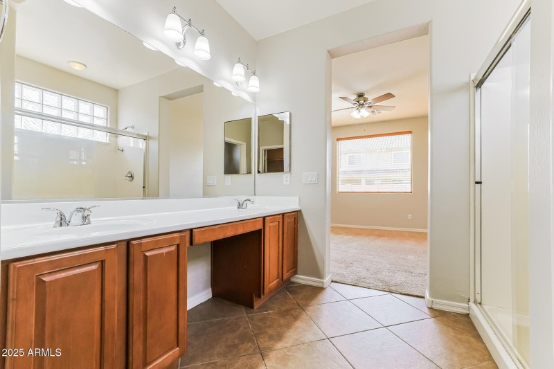 012-photo-main-bathroom-14343432