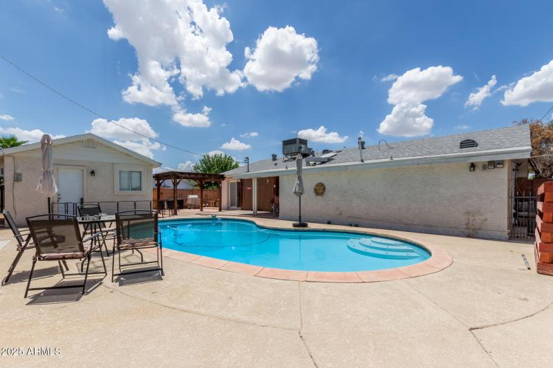 6FE1897B-F712-490B-8A03-F199CB8E8344