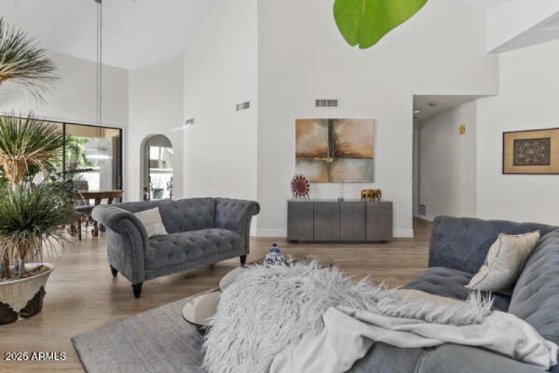 133977520011936853_133977519836033013_DS