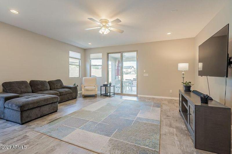 20211113164858974077000000-o